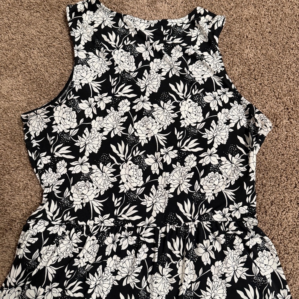 Kaileigh Knit Cropped Jumpsuit, w/ pockets. Women’s Large, Black & White Floral - Picture 8 of 12